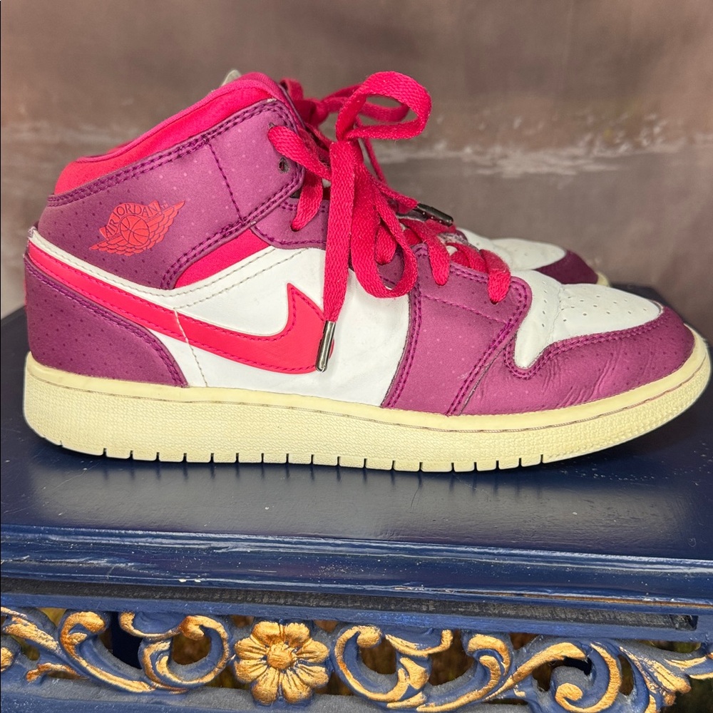 Vintage Air Jordan Sneakers “Pink Rush”